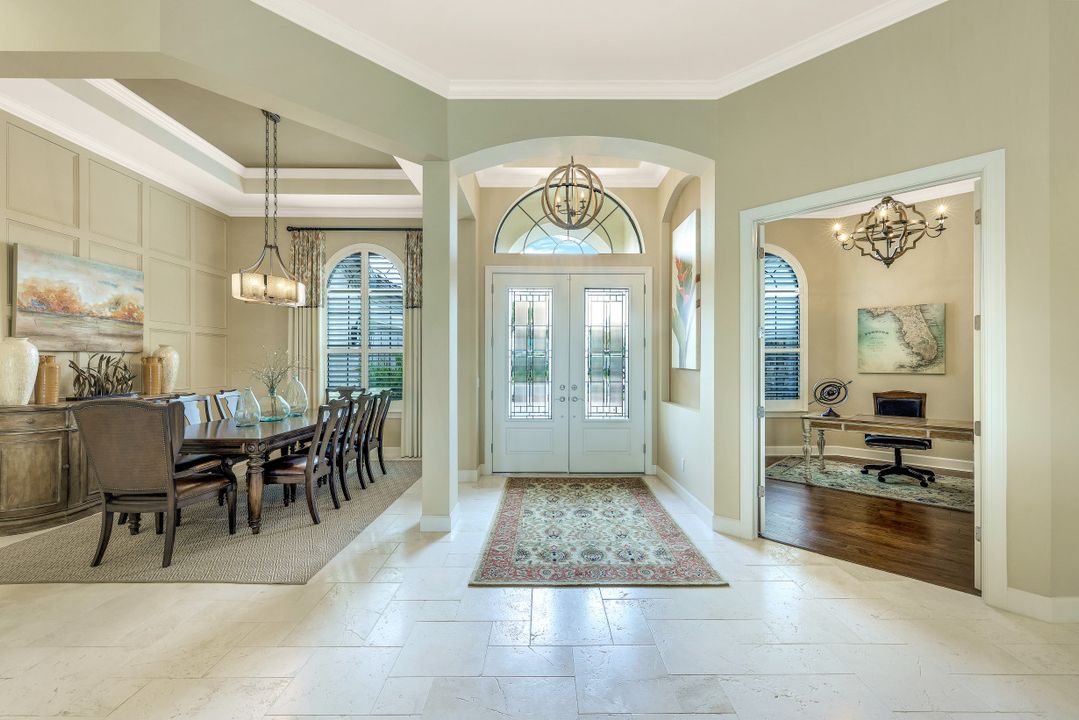 9004 Sorreno Ct, Naples, FL 34119