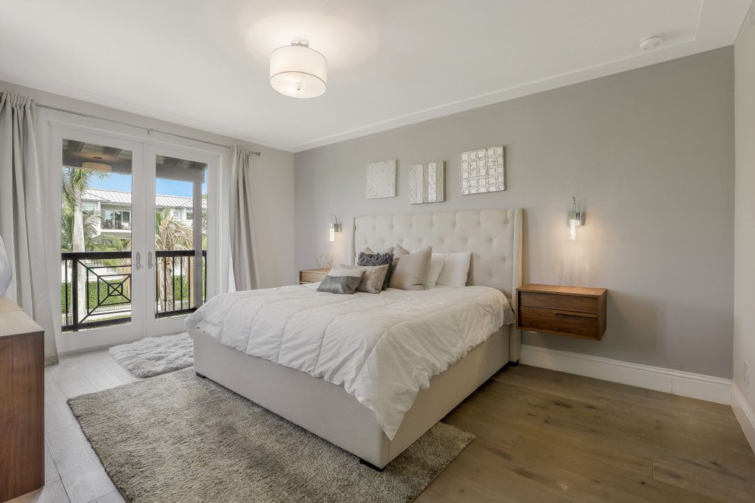 875 9th St S #PH, Naples, FL 34102