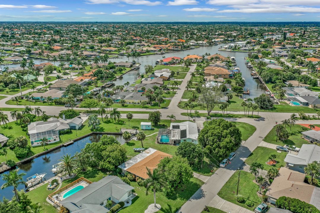 5310 Bayview Ct, Cape Coral, FL 33904