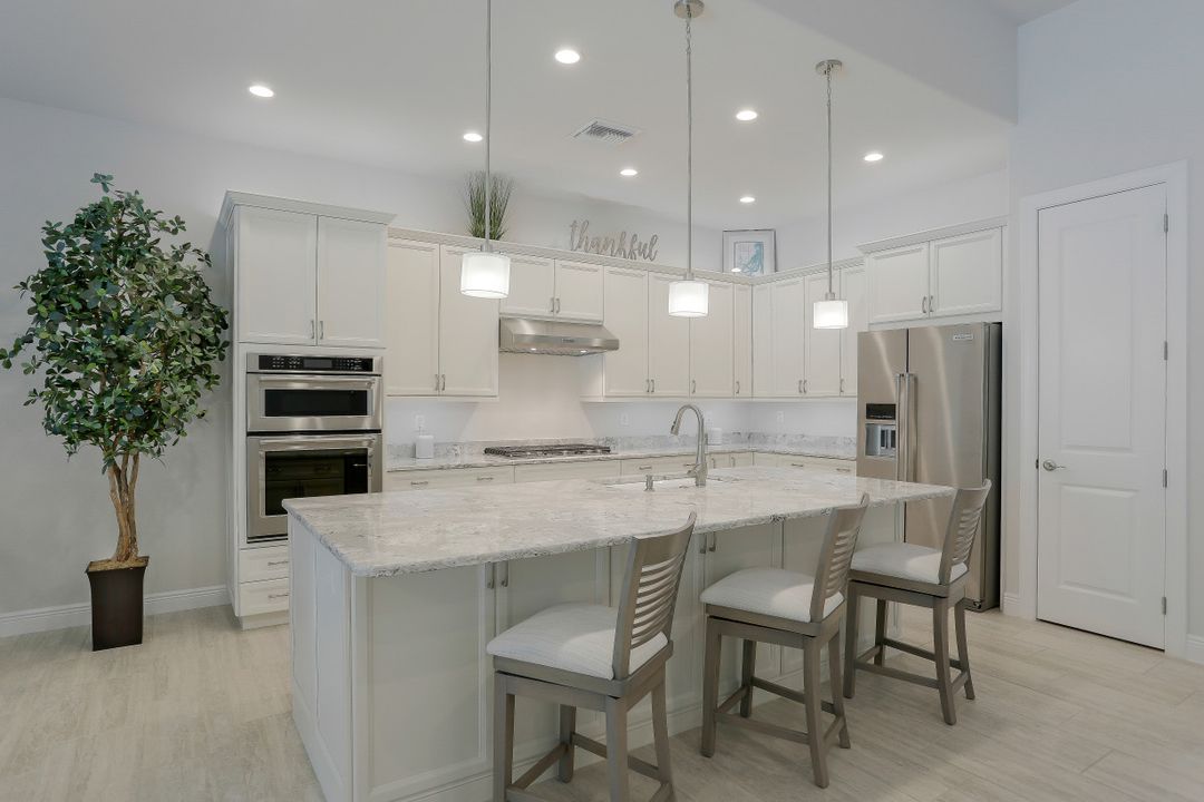 10030 Florence Cir, Naples, FL 34119