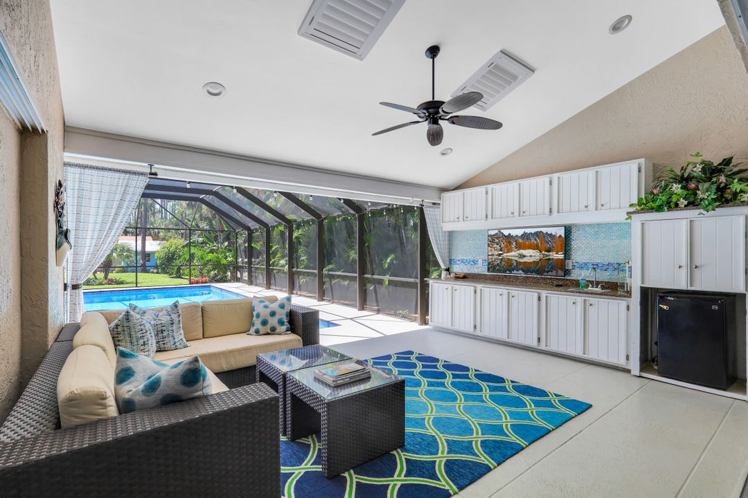 6060 Autumn Oaks Ln, Naples, FL 34119