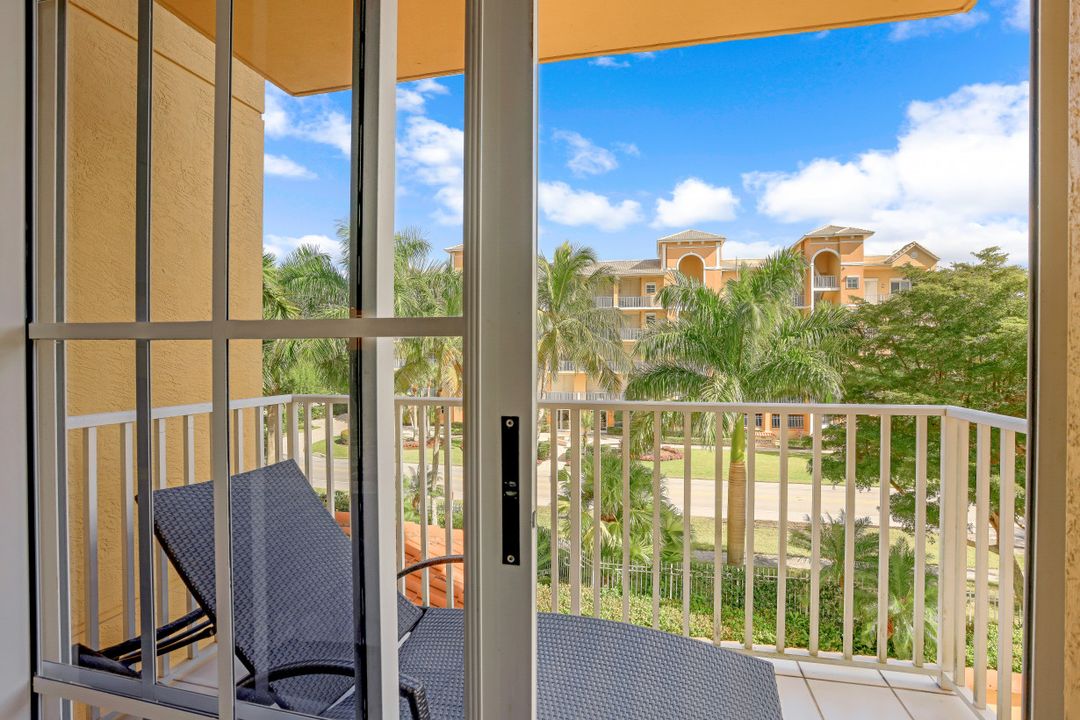 9577 Gulf Shore Dr #301, Naples, FL 34108