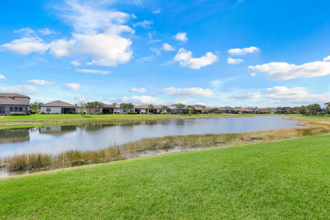 4714 Formosa Dr, Naples, FL 34119