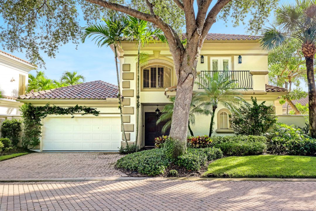 1064 Grand Isle Dr, Naples, FL 34108