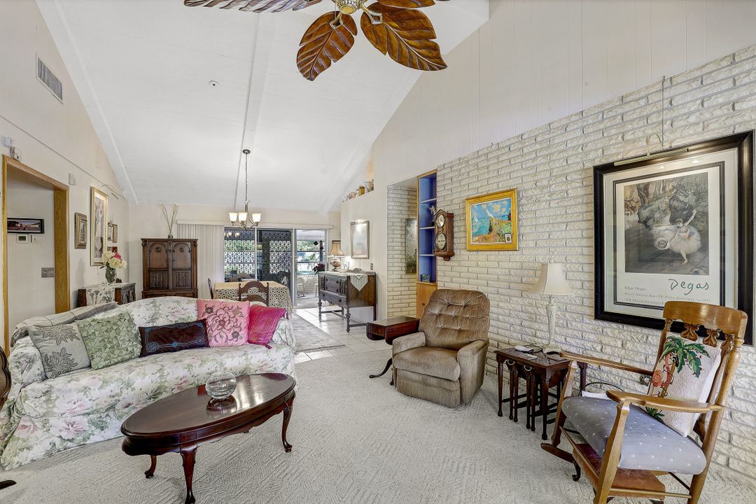 10442 Vanderbilt Dr, Naples, FL 34108