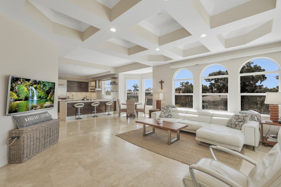 390 Seabee Ave, Naples, FL 34108