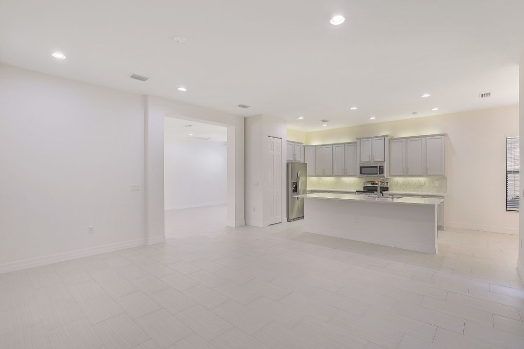 3171 Pacific Dr, Naples, FL 34119