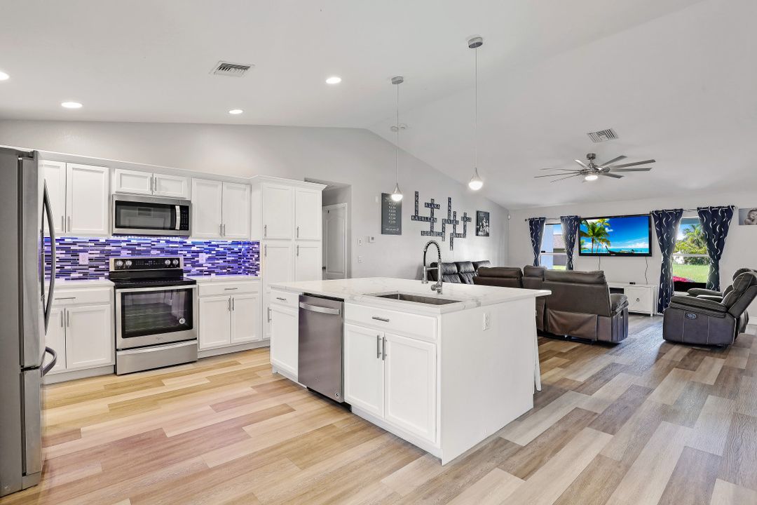 2030 NE 25th St, Cape Coral, FL 33909