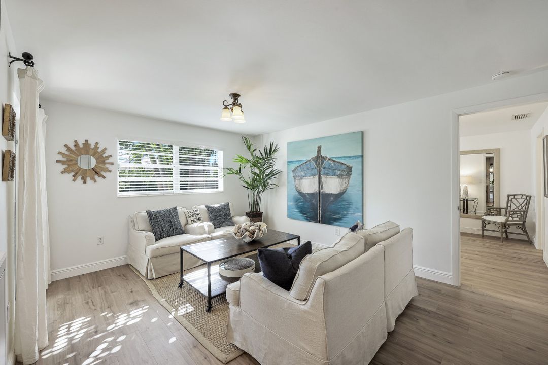 580 105th Ave N, Naples, FL 34108