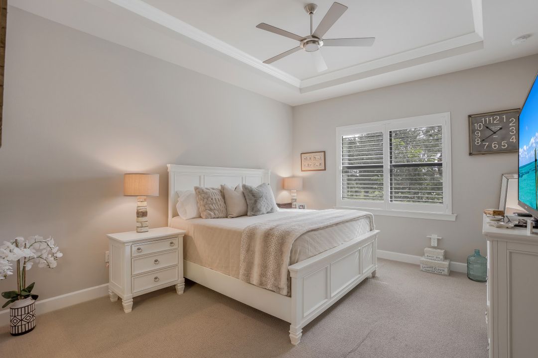 9350 Greyhawk Trl, Naples, FL 34120