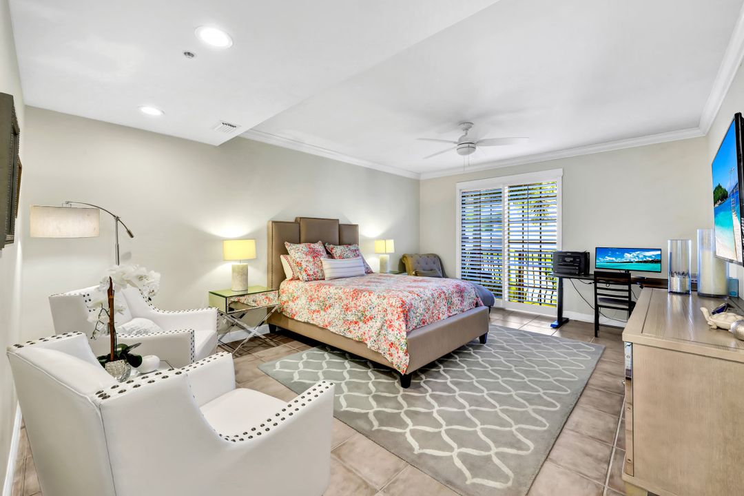 431 4th Ave S, Naples, FL 34102