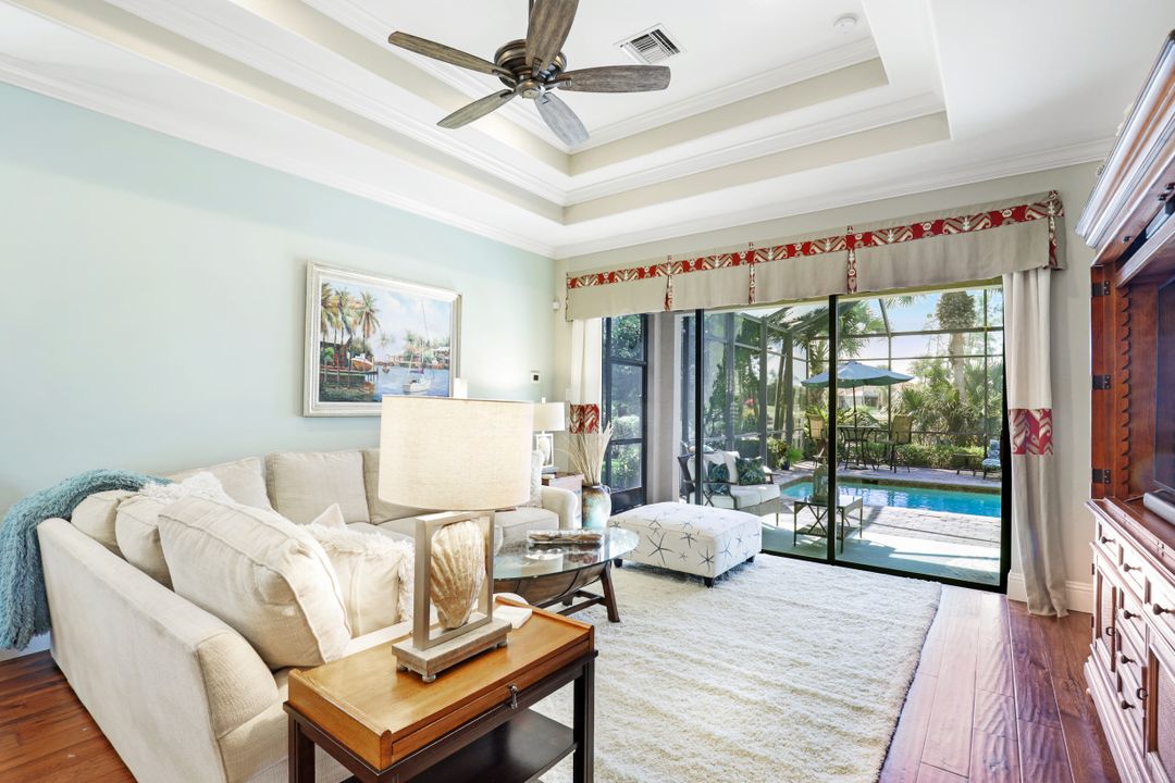 7599 Moorgate Point Way, Naples, FL 34113