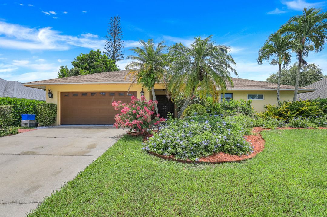 2326 Kings Lake Blvd, Naples, FL 34112
