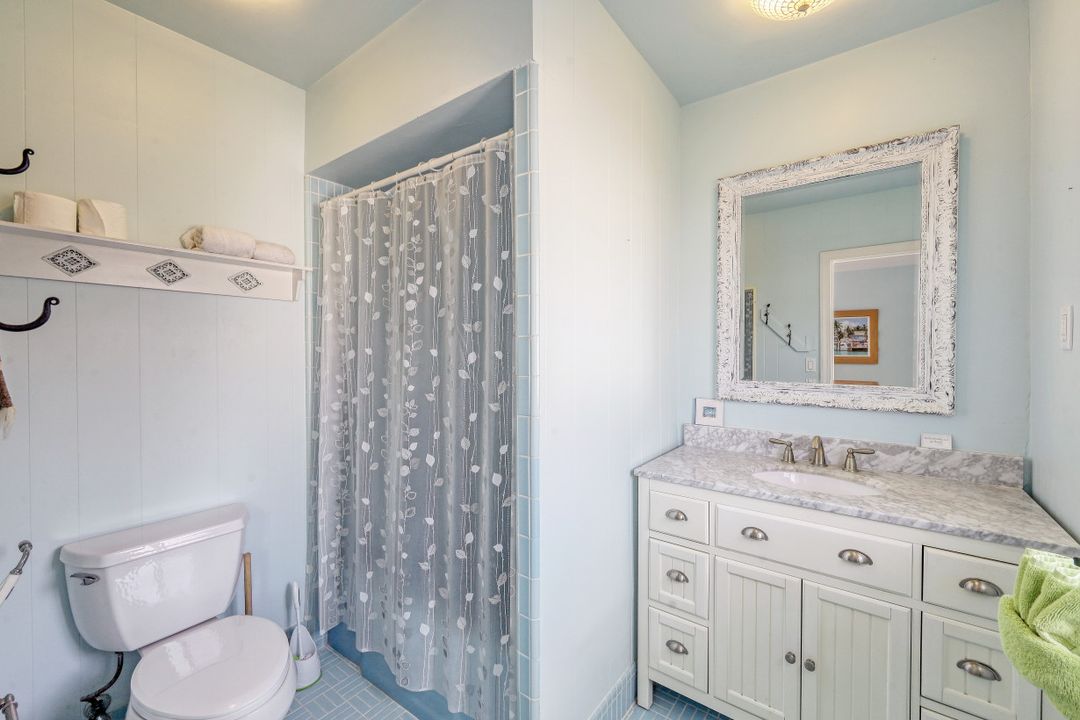 827 Chestnut Ct, Marco Island, FL 34145