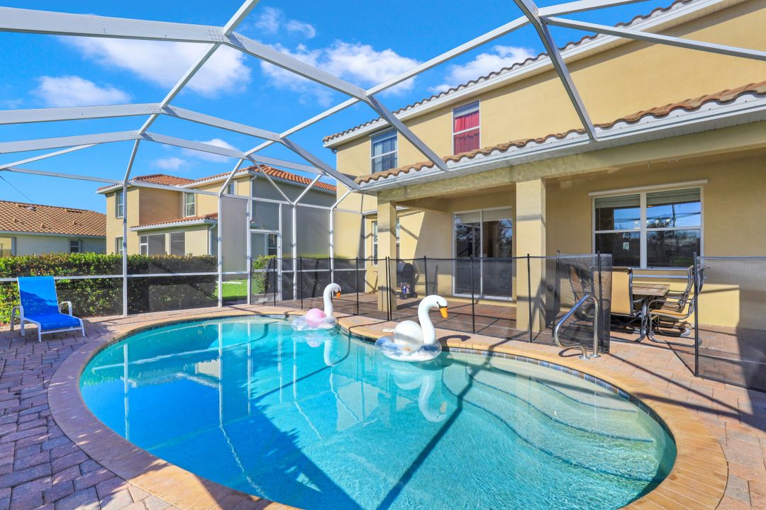 14832 Canton Ct, Naples, FL 34114