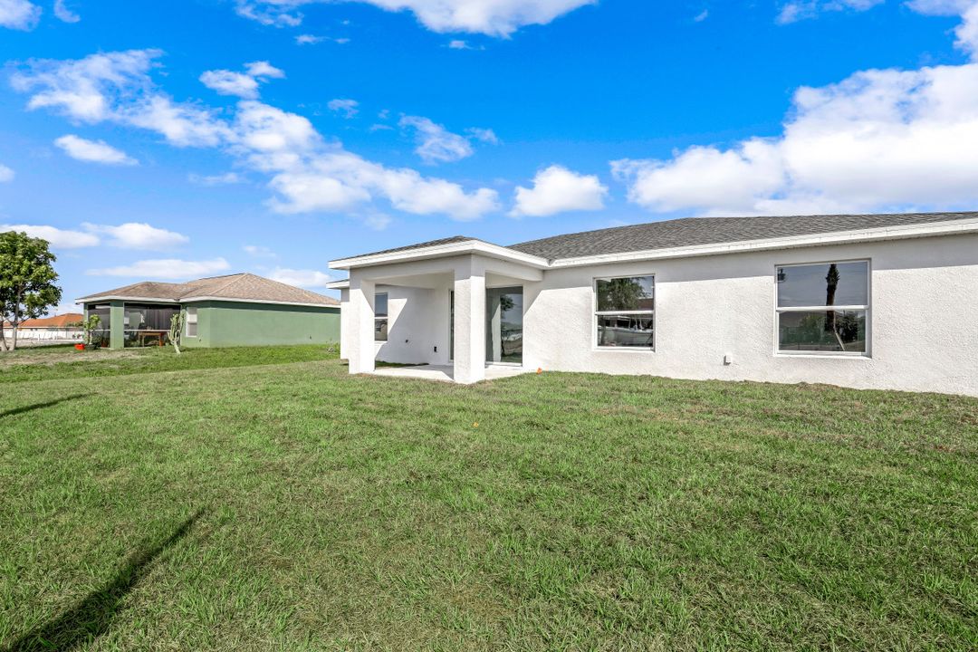 208 NW 28th Terrace, Cape Coral, FL 33993