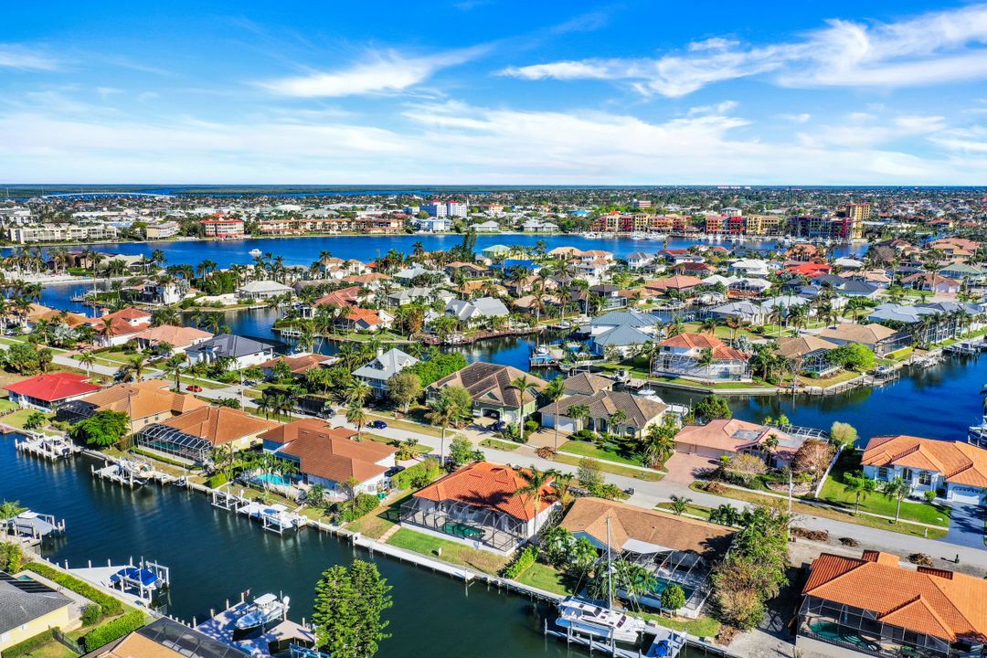 718 Nautilus Ct, Marco Island, FL 34145