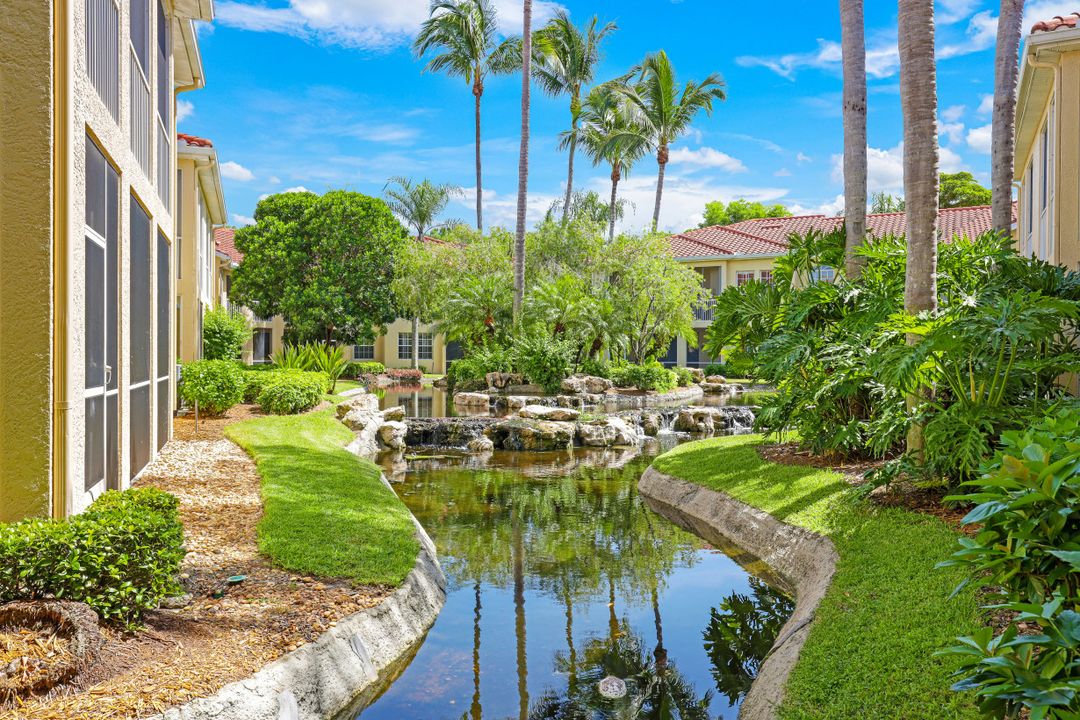 600 Lambiance Cir, Naples, FL 34108