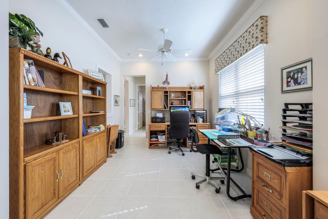 4334 Queen Elizabeth Way, Naples, FL 34119