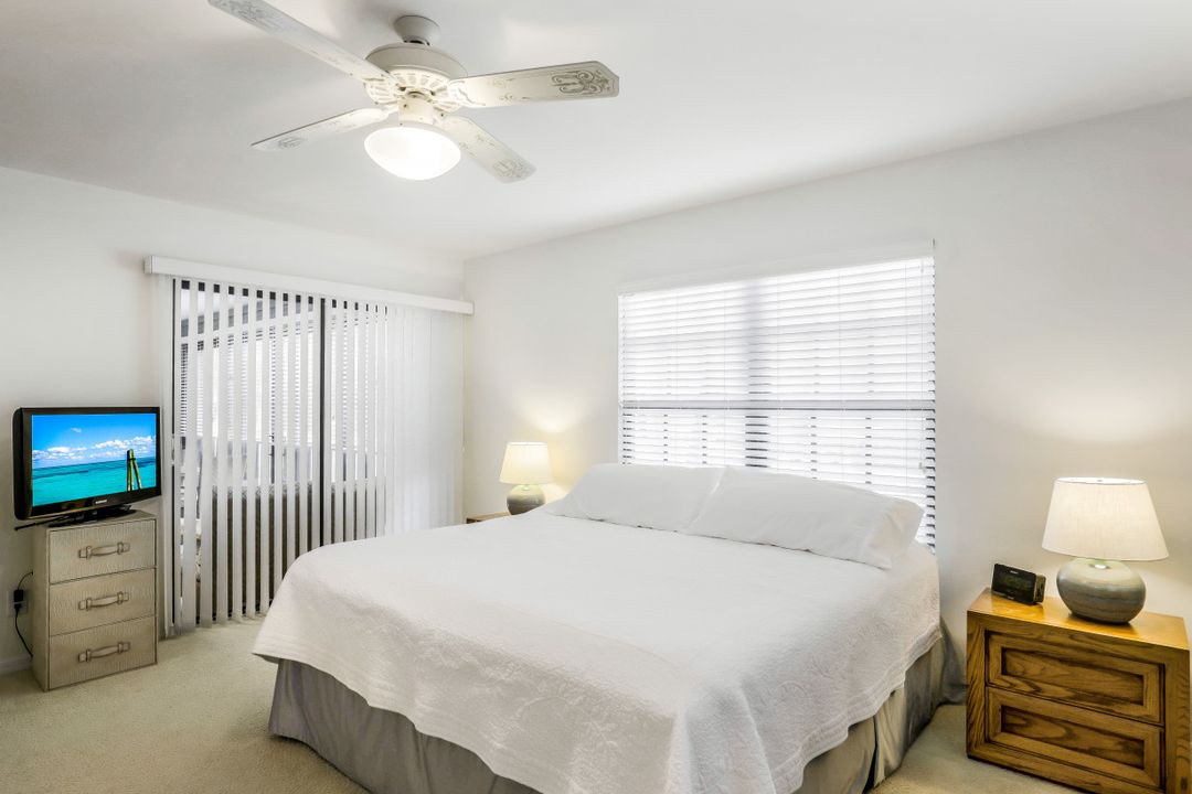 880 8th Ave S #101, Naples, FL 34102