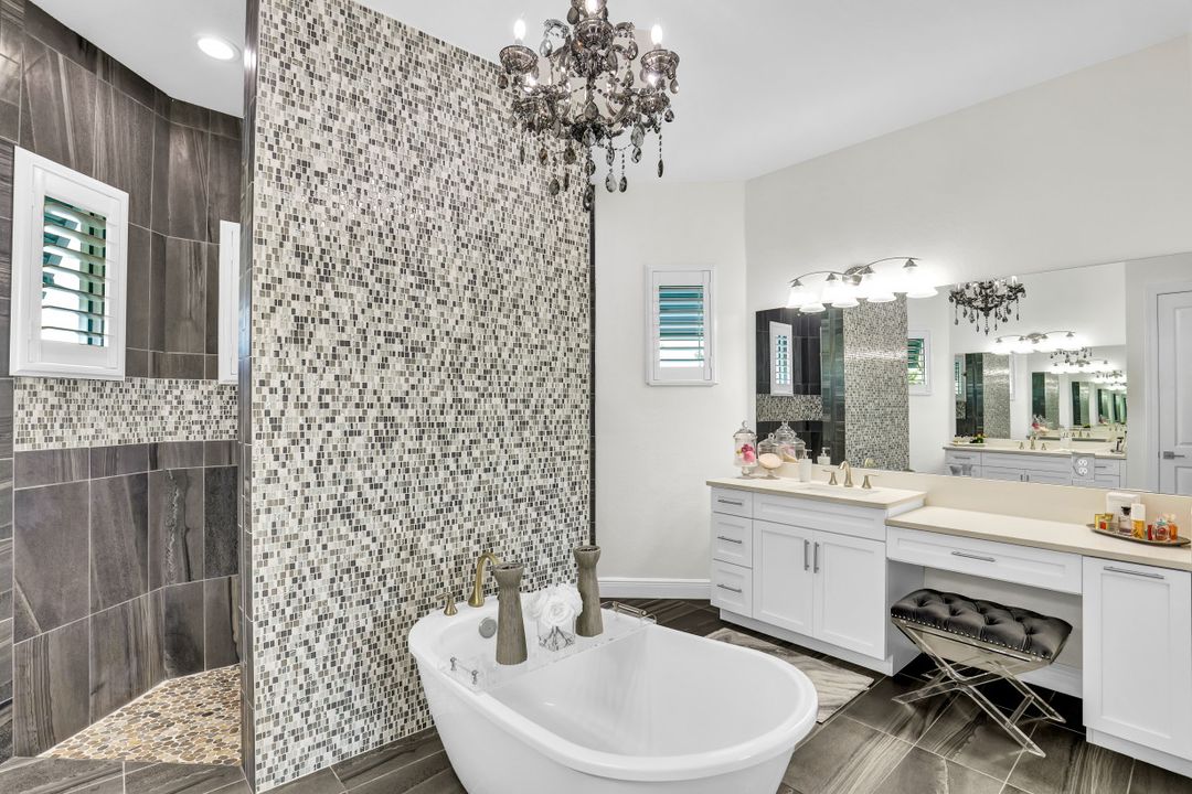 2612 Surfside Blvd, Cape Coral, FL 33914