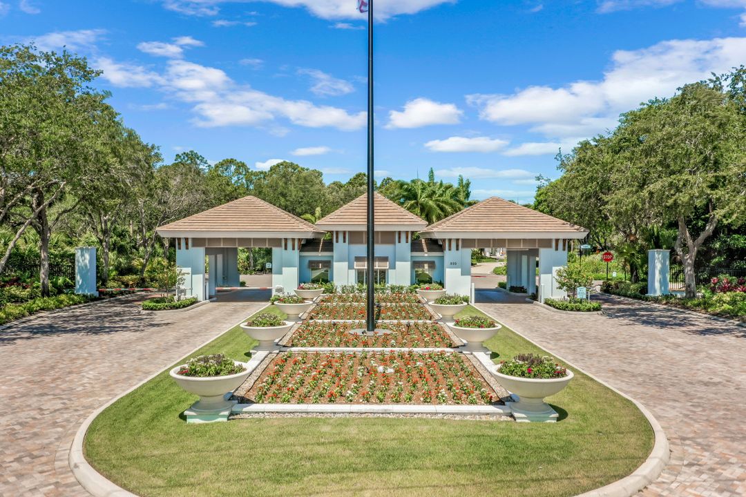 544 Retreat Dr #201, Naples, FL 34110