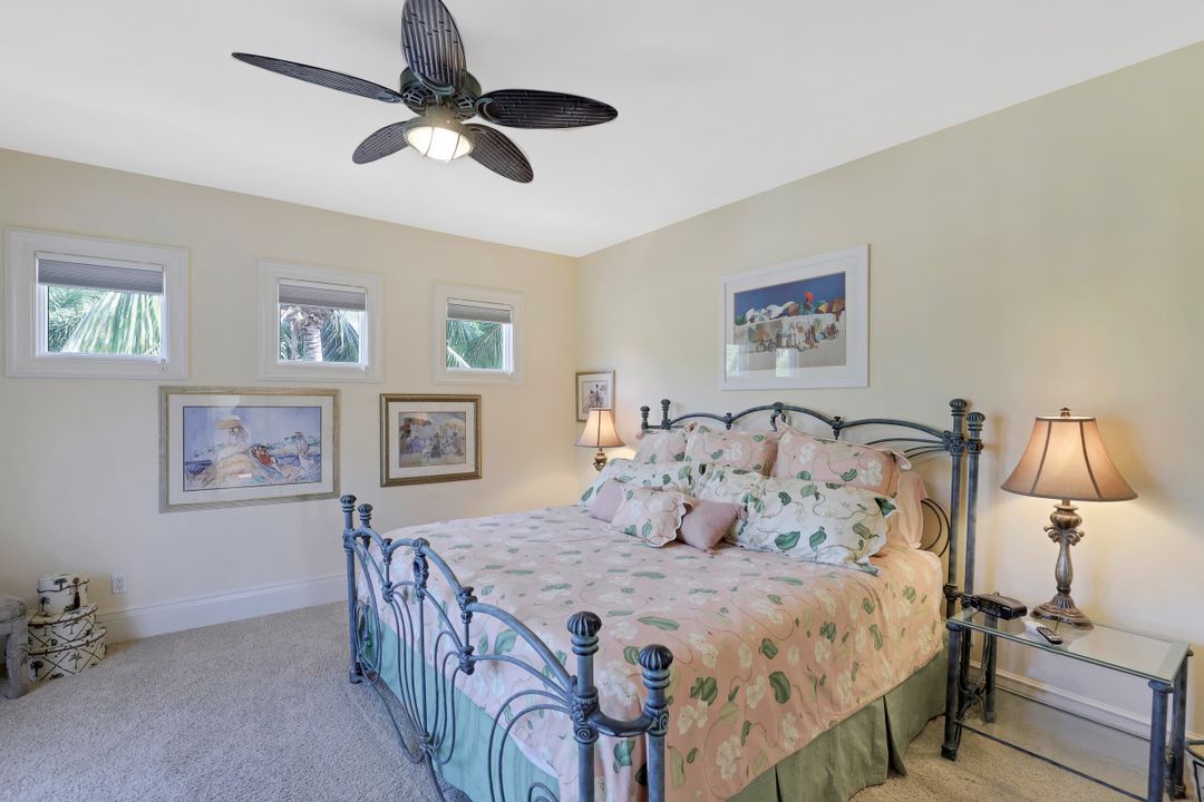 660 Riviera Dr, Naples, FL 34103