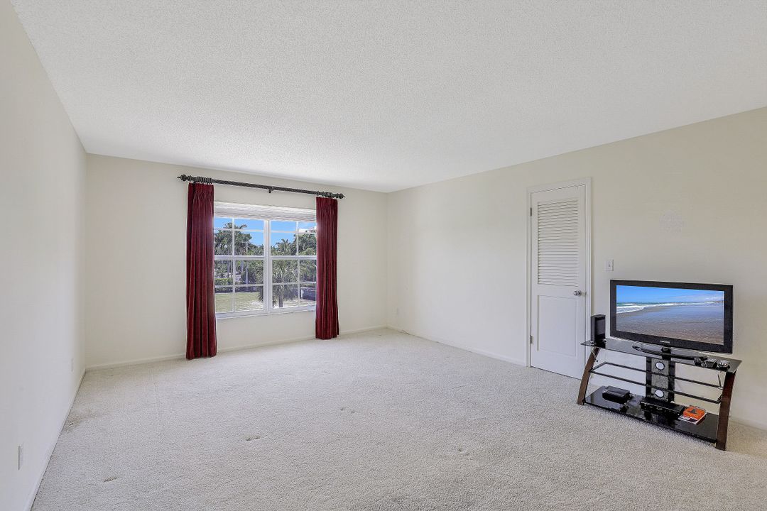 1900 Gulf Shore Blvd N #201, Naples, FL 34102