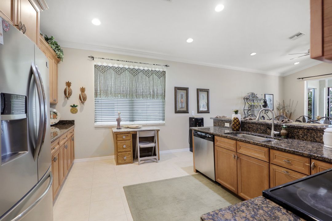 2124 Par Dr, Naples, FL 34120