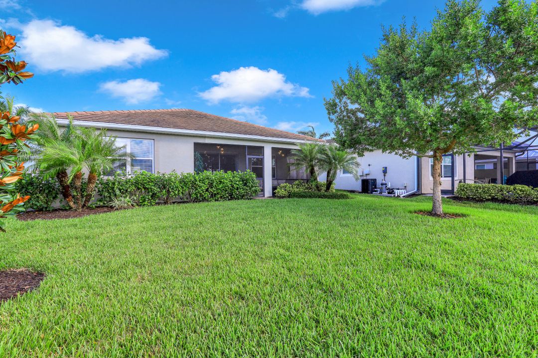 14664 Topsail Dr, Naples, FL 34114