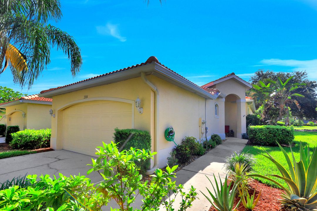 2084 Crestview Way, Naples, FL 34119