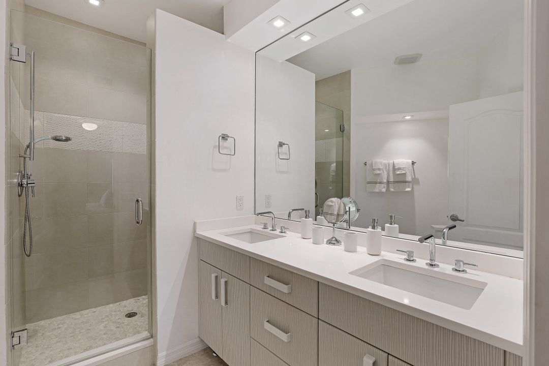 8345 Excalibur Cir #M-12, Naples, FL 34108