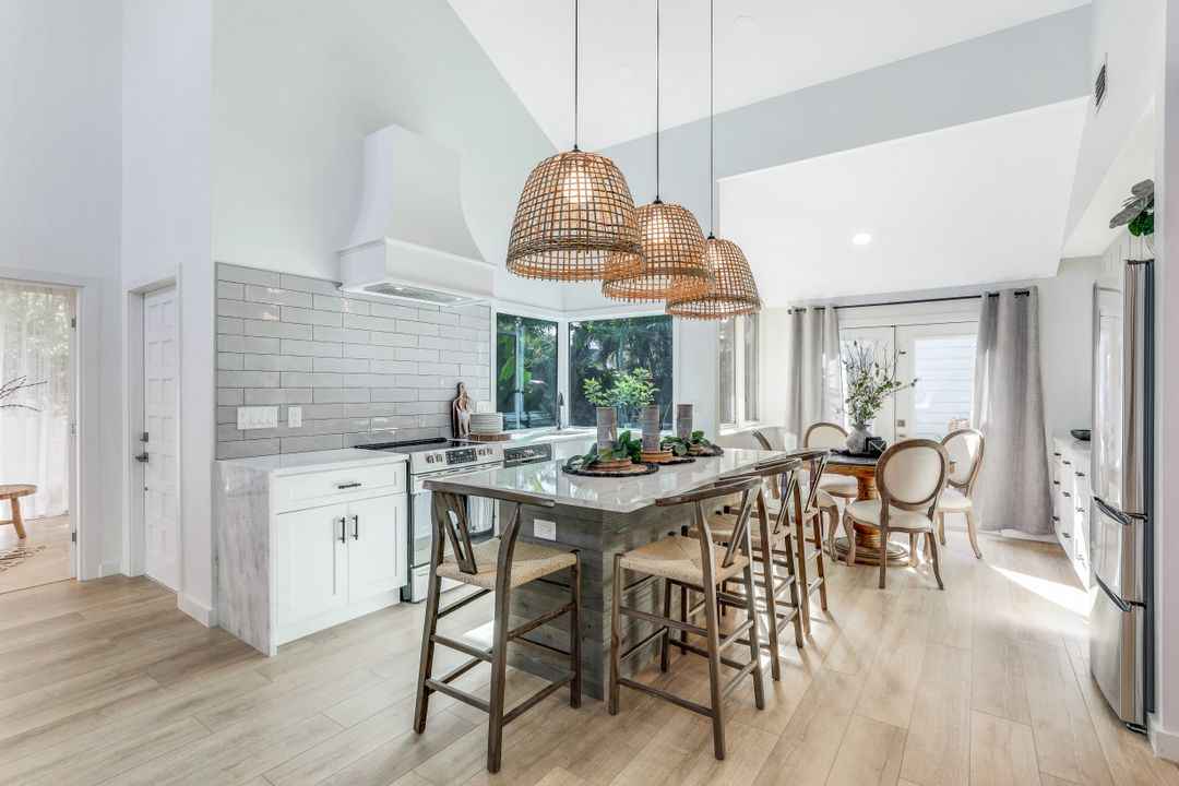 651 Bridge Way Ln, Naples, FL 34108