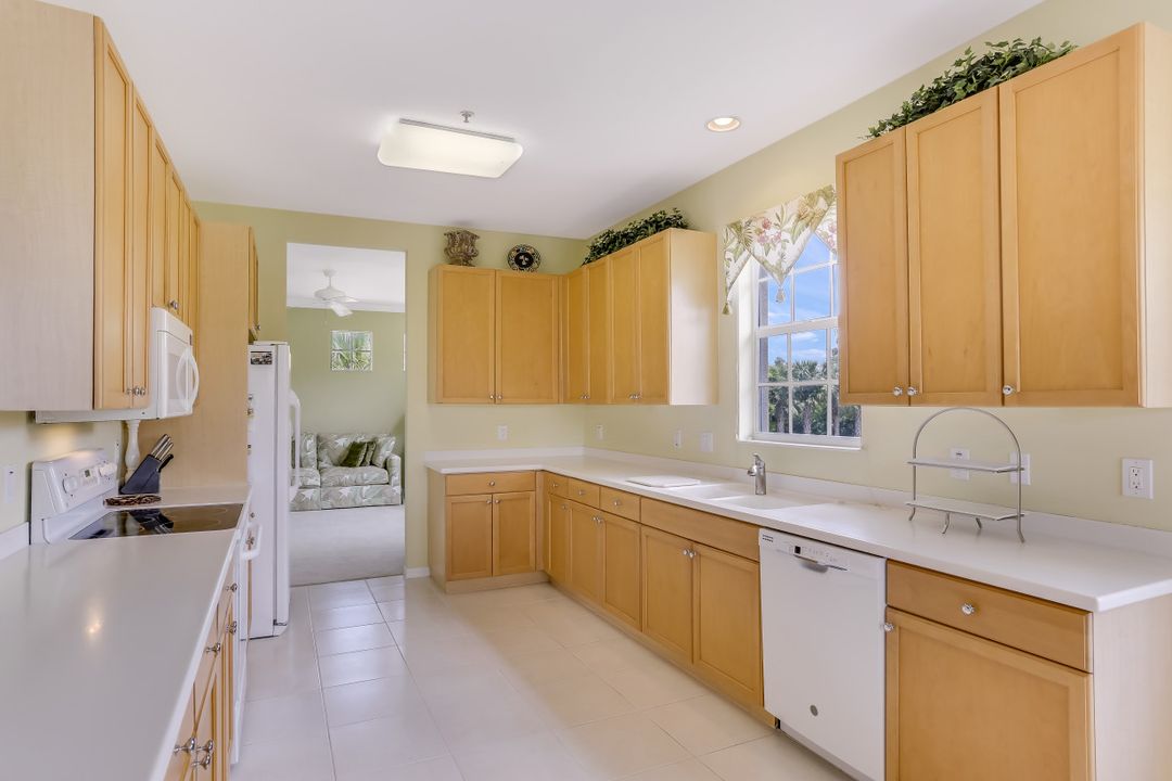 7050 Bay Woods Lake Ct #201, Fort Myers, FL 33908