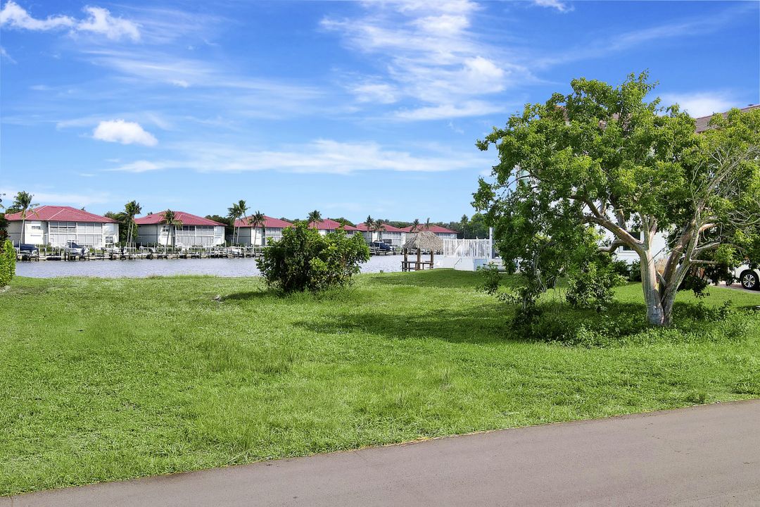 129 S Seas Ct, Marco Island, FL 34145