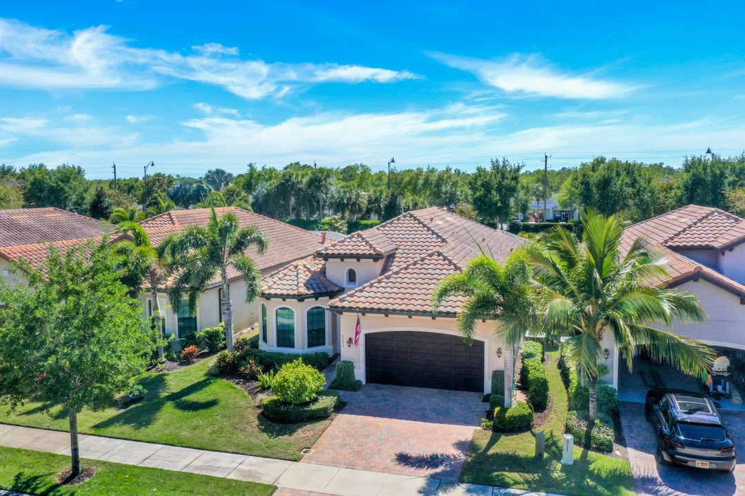 9073 Isla Bella Cir, Bonita Springs, FL 34135