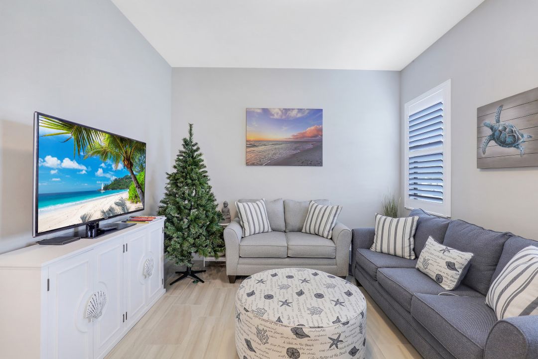 4714 Formosa Dr, Naples, FL 34119