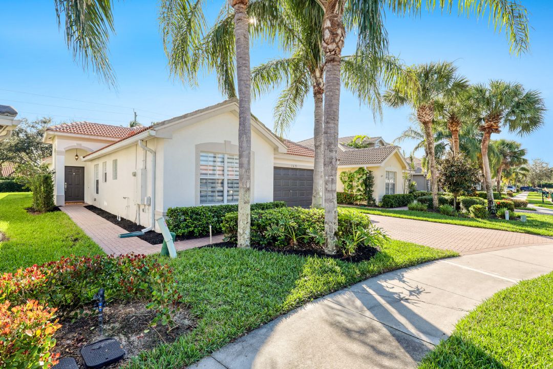 1671 Triangle Palm Terrace, Naples, FL 34119