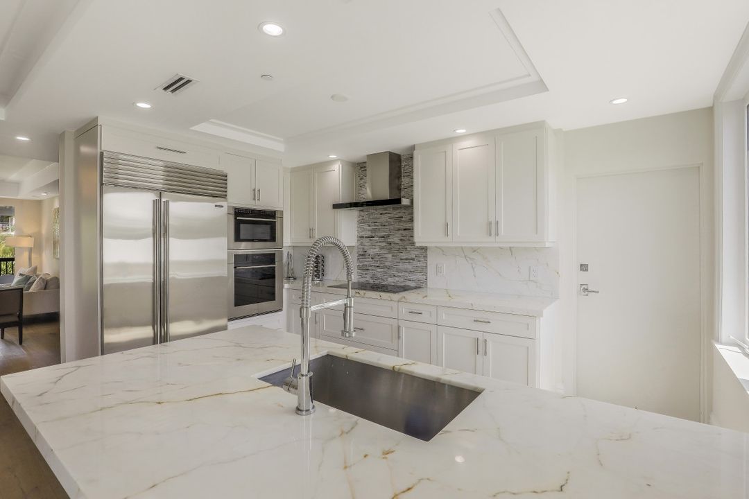 875 9th St S #PH, Naples, FL 34102