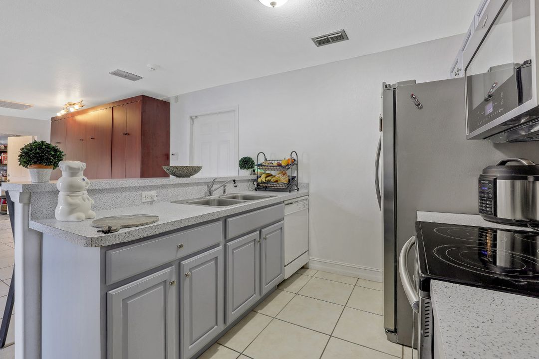 3660 20th Ave SE, Naples, FL 34117