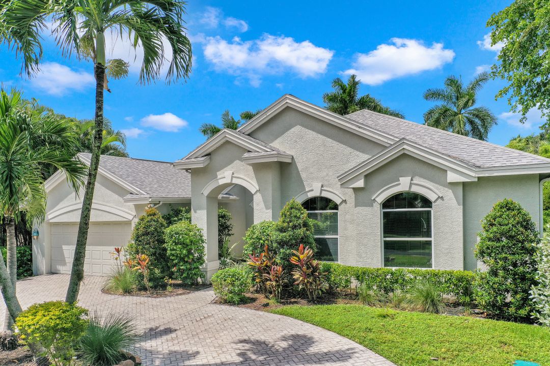 997 Aqua Ln, Fort Myers, FL 33919