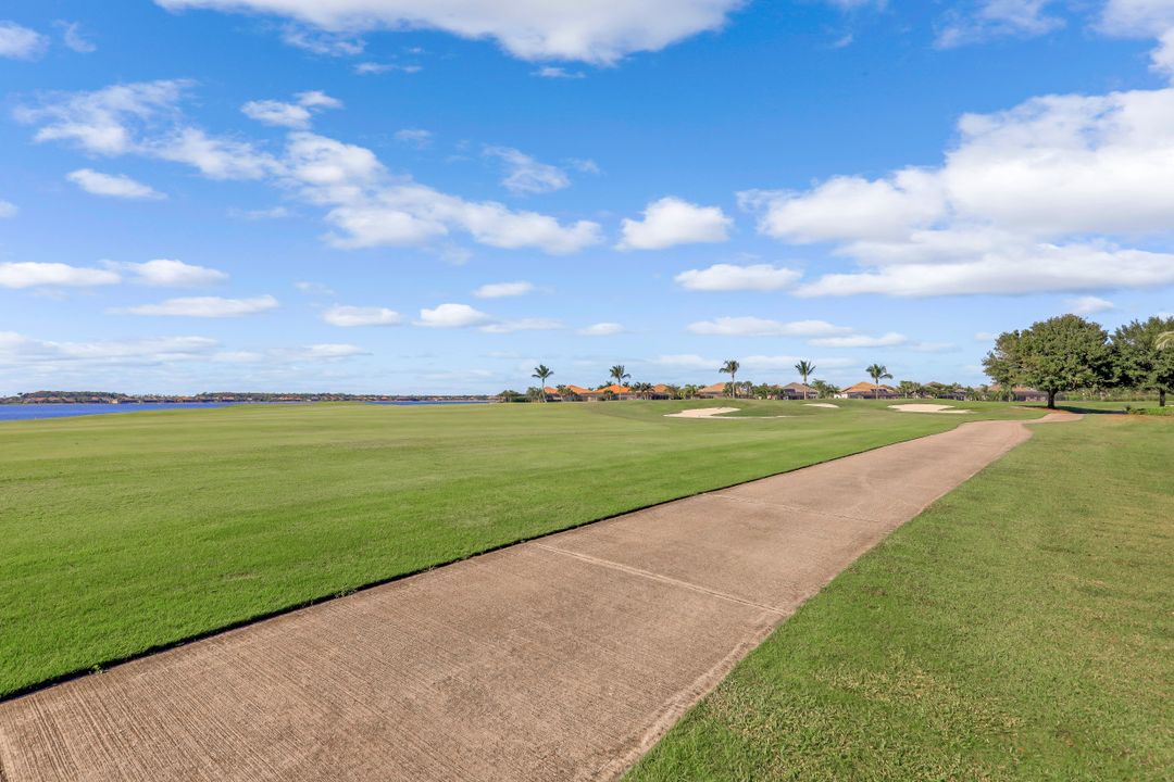 9005 Quarry Dr, Naples, FL 34120