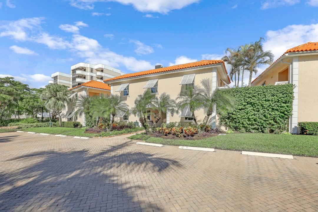 3070 Gulf Shore Blvd N #104, Naples, FL 34103