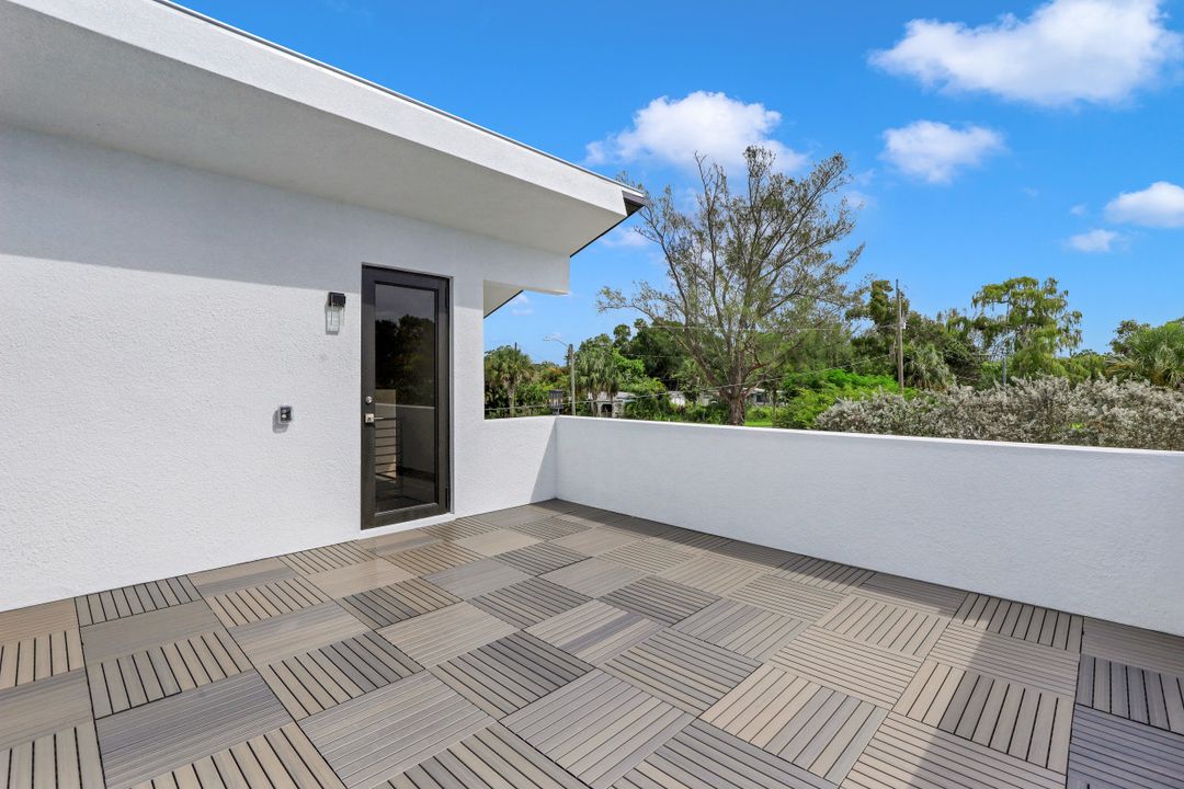 3013 Lunar St, Naples, FL 34112