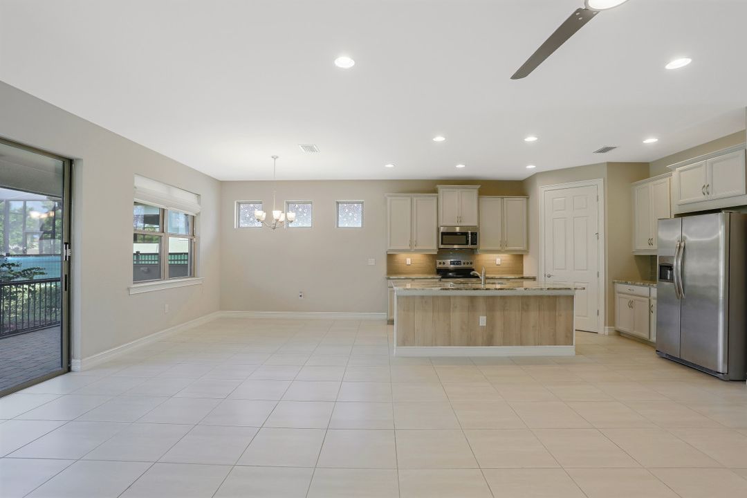 16387 Barclay Ct, Naples, FL 34110