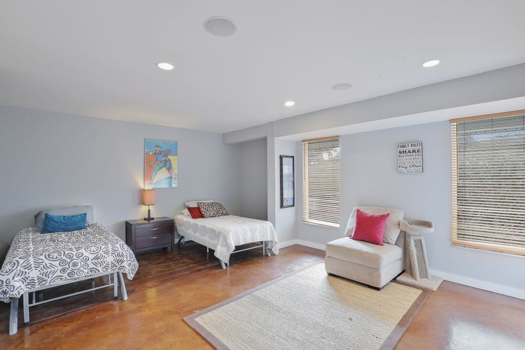 2697 Outrigger Ln, Naples, FL 34104