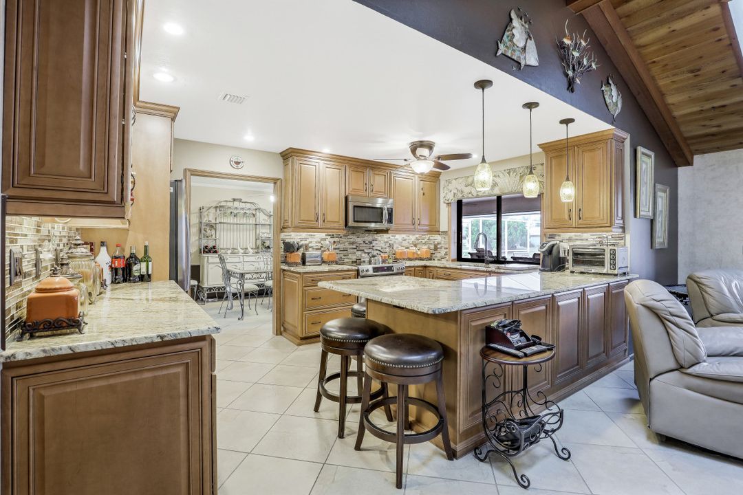 4408 SE 12th Ave, Cape Coral, FL 33904