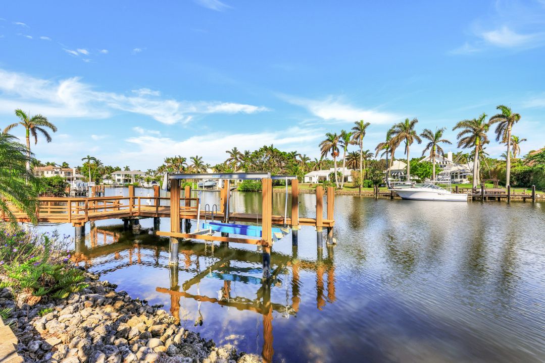 925 Spyglass Ln, Naples, FL 34102