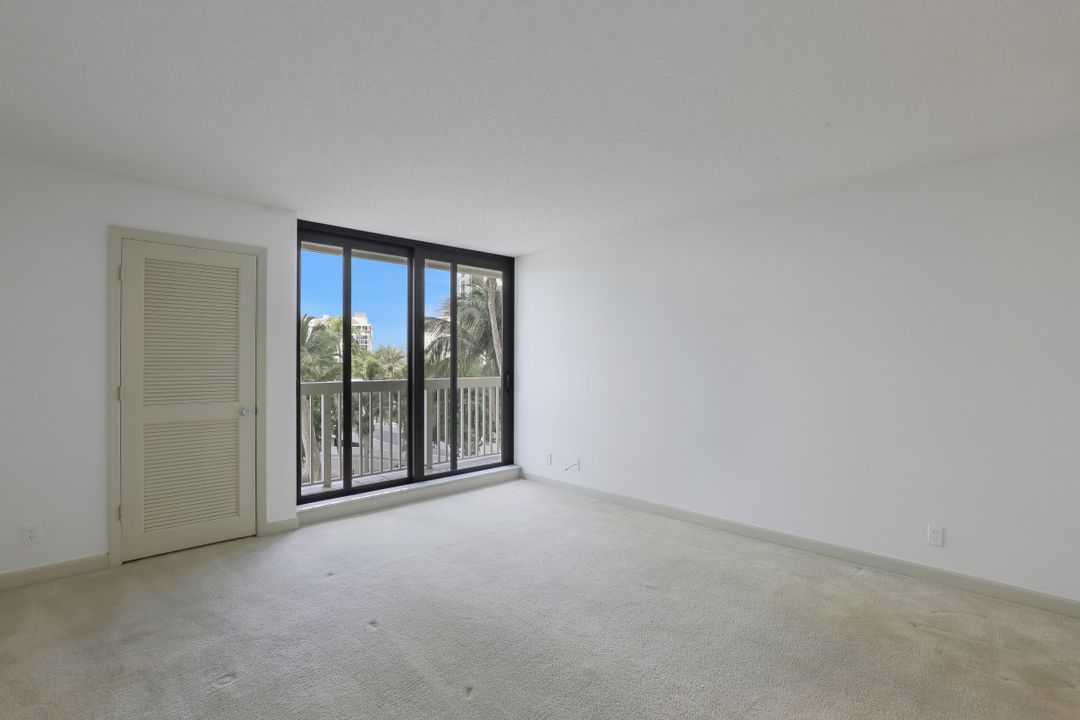 4901 Gulf Shore Blvd N #402, Naples, FL 34103