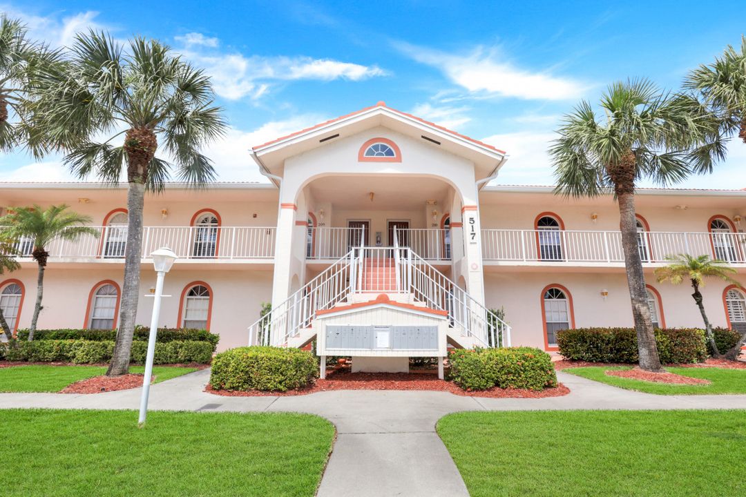 517 Mardel Dr #208, Naples, FL 34104
